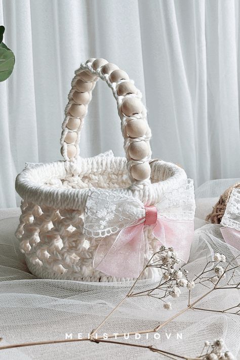 2023 Wedding Trends, Wedding Ideas Boho, Wedding Baskets, Boho Wedding Ideas, Minimalist Theme, Flower Girl Baskets, Pink Wedding Flowers, Boho Chic Wedding, Winter Wonderland Wedding