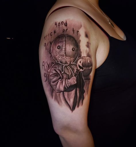 Horror tattoo. @antoniogarciaart Horror Movie Tattoos Realism, Candyman Horror Tattoo, Sam Trick R Treat Tattoo, Horror Portrait Tattoo, Trick Or Treat Tattoo, Trick R Treat Tattoo, Carrie Horror Movie, Trick Or Treat Sam, Back Tattoos For Girls