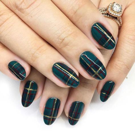 This green plaid manicure is perfect for the holiday season! It's a very festive manicure but also subtle at the same time. This design is great for ant length nail as well. Tap Through for more holiday nail art inspiration from Katie MaSters aka Nailthoughts #plaidnails #christmasnails #winternails @nailthoughts Plaid Nail Designs, Plaid Nail Art, Holiday Themed Nails, Green Acrylic Nails, Holiday Nails Christmas, Holiday Nail Designs, Plaid Nails, Cute Christmas Nails, Christmas Nails Easy