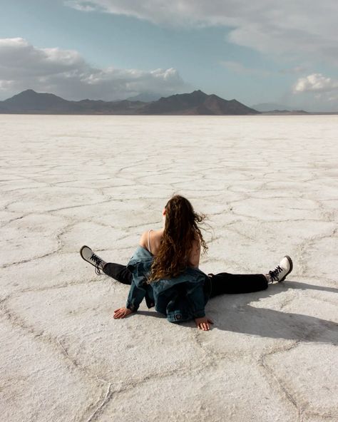 Visiting Bonneville Salt Flats: Everything You Need To Know Bonneville Salt Flats Photography, Salt Flats Photography, Mexico Photoshoot, Utah Aesthetic, Utah Salt Flats, Salt Flats Utah, White Sands New Mexico, Visit Utah, Bonneville Salt Flats