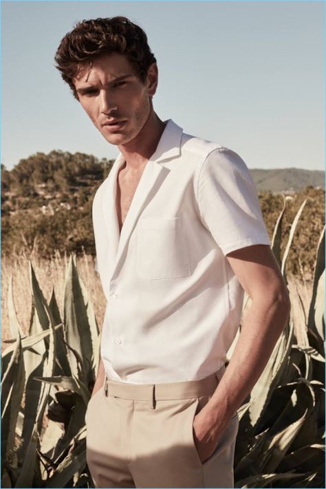 Summer men's look with Cuban style shirt by Reiss. Outfits For Men, French Models, Slim Fit Chinos, Bacardi, Summer Outfits Men, Fashion 2018, Mens Fashion Summer, Men Looks, Style Outfits