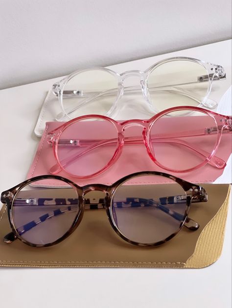 Glasses Inspo Trendy, Cheetah Print Glasses, Preppy Glasses, Simple Glasses, Glasses Inspo, Glasses Aesthetic, White Cheetah Print, Glasses Inspiration, 20 20 Vision