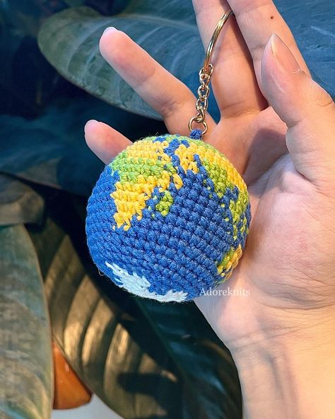 Astronomy Crochet Ideas, Crochet Earth, Globe Crochet Free Pattern, Crochet Earth Pattern Free, Crochet Globe, Crochet Earth Pattern, Planet Crochet Patterns Free, Astronomy Lover, Sun And Earth