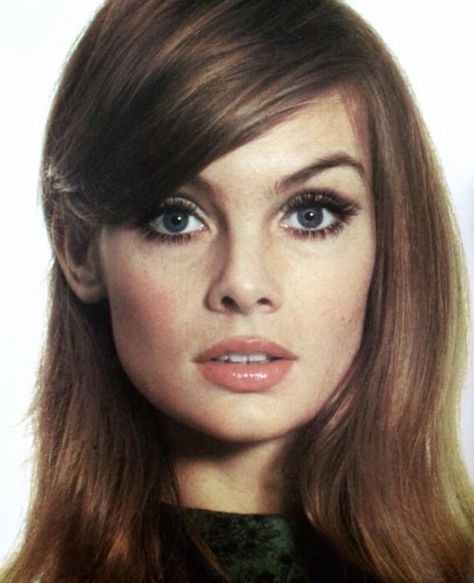 70’s Hair And Makeup, 80s Hairstyles For Long Hair, 60s Hairstyles, 80s Hairstyles, 70’s Hair, Fashion 60s, Eyebrow Trends, 60s Makeup, 70s Makeup