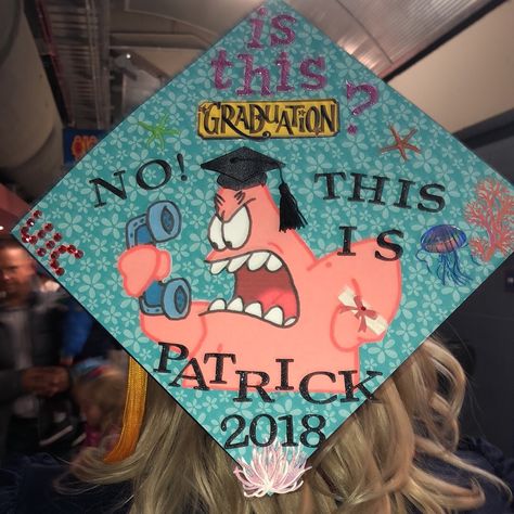 Funny Graduation Caps High Schools, Fun Grad Cap Ideas, Patrick Star Graduation Cap, Elmo Graduation Cap, Spongebob Graduation Cap Designs, Regular Show Graduation Cap, Spongebob Graduation Cap Ideas, Graduate Caps Ideas, Funny Graduation Cap Designs College