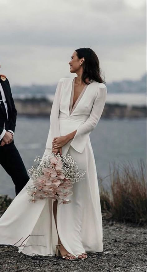 Simple White Courthouse Wedding Dress, Dresses With Sleeve, Tailored Wedding Dress, Red Wedding Dresses, Bride Inspiration, Bridal Inspo, Inspiration Wedding, Colored Wedding Dresses, Wedding Dress Sleeves