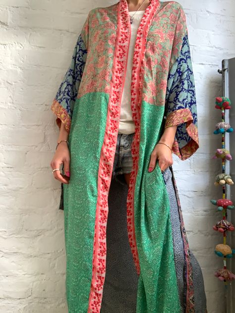 Saree Upcycle, Free Spirit Fashion, Vietnam Holiday, Kimono Sewing Pattern, Odd Fashion, Urban Boho, Patchwork Kimono, Silky Robe, Upcycle Clothes Diy