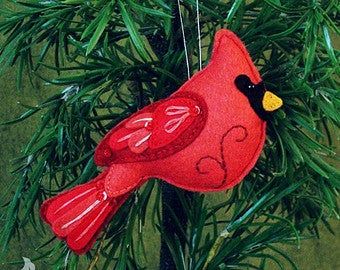 Cardinal Crafts, Felt Birds Ornaments, Felt Plushie, Baby Mobil, Felt Ornaments Patterns, Bird Christmas Ornaments, Sewing Stuffed Animals, Bird Gifts, Christmas Ornament Pattern