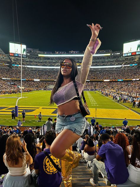 Lsu Game Day Outfit Black Women, Darty Szn Outfits, College Football Game Outfit, Lsu Gameday, Lsu Outfits, Dump Pics, College Pictures, College Gameday Outfits, Homecoming Games