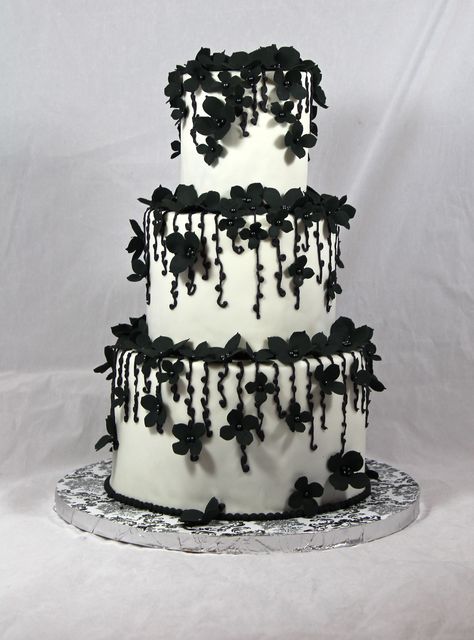 Black Flower Cake, Monochrome Cake, Gothic Cake, Black Quince, Black And White Wedding Cake, Wedding Cake Images, Wedding Anniversary Cakes, Quinceanera Cakes, Black Wedding Cakes