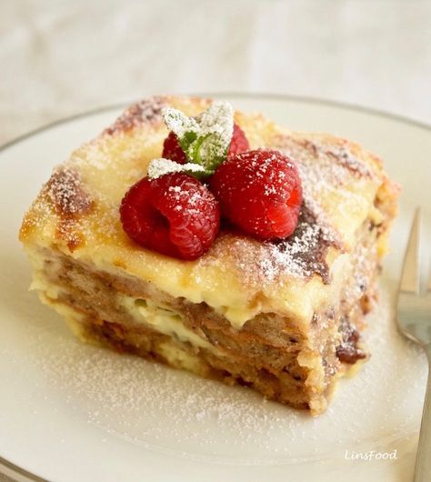 Hot Cross Buns Bread and Butter Pudding Easy Hot Cross Buns, Bread And Butter Pudding Recipe, Bun Bread, Kid Friendly Dessert, Chocolate Bread Pudding, Hot Cross Bun, Easter Recipe, Butter Pudding, Homemade Custard