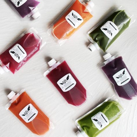 Juice Ideas Design, Pouches Design, Cold Pressed Juice Bar, Resep Burger, Juice Bar Design, Juice Branding, Drinks Packaging Design, Juice Packaging, Bottle Design Packaging