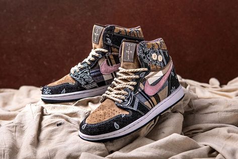 BespokeIND's Travis Scott x Air Jordan 1 'Bandana' Goes SICKO MODE - Sneaker Freaker Air Jordan 1 Travis Scott, Custom Jordan, Custom Jordans, Mode Shoes, Jordan Outfit, Nike Airforce 1, Hype Shoes, Nike Air Jordan 1, Vans High Top Sneaker