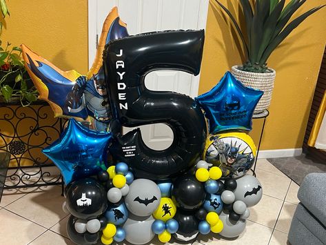 Batman Balloon Bouquet, Batman Balloon Decorations, Batman Party Decorations, Party 2023, Batman Kids, Batman Party, Batman Birthday, Diy Birthday Decorations, Balloon Bouquet