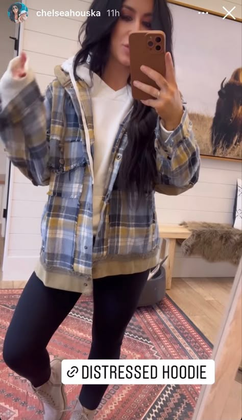 Chelsea Deboer Outfits, Hooded Flannel Outfit, Chelsea Houska Style, Chelsea Deboer Style, Fall Jackets Outfit, Chelsea Deboer, Teen Mom Og, Chelsea Houska, Caption Instagram