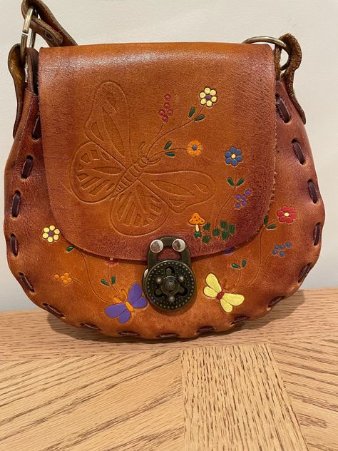 #Coachella #70spurse #tooledfloralpurse #bohohippiebag #Mexicanleatherbag #Mexicanpurse #hippievintagepurse #boholeather purse #tooledleatherpurse #hippieleatherpurse #Coachellabag #woodstock #vintagehippie #mushroombag 70s Bags, Leather Purse Pattern, Tooled Leather Purse, Leather Floral, Vintage Purse, Vintage Tools, Purse Patterns, Cute Bags, 70s Fashion