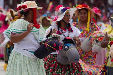 Marches also displayed Venezuelan culture.  (Luis Plaza/Vicepresidencia) Venezuelan Culture, Catholic Aesthetic, People Group, Culture Clothing, Project Board, Traditional Dresses, Traditional Outfits, Influencer, Mood Board