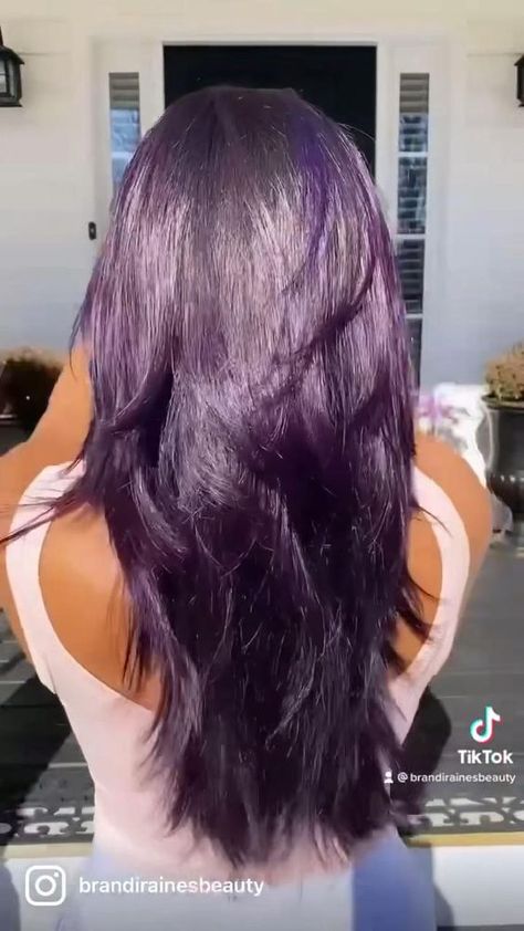 Purple Hair Hairstyles, Purple Hair Dye, Hair Color Plum, Dark Purple Hair, Plum Hair, Dyed Hair Purple, Hair Color Underneath, Wine Hair, Violet Hair