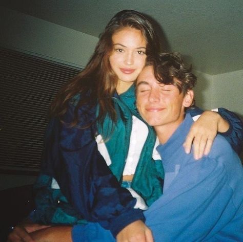 House Party Aesthetic, 90s Couples, Boy And Girl Friendship, Frat Parties, Chloe Walsh, Girl Friendship, Couple Travel, Aesthetic Couple, Boy Best Friend