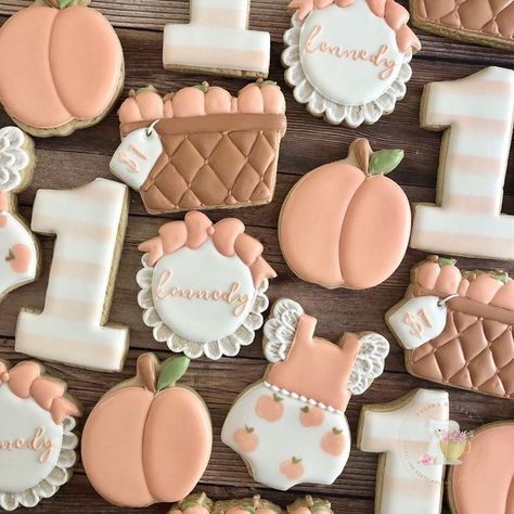 Peach First Birthday Cookies, One Sweet Peach Birthday Cookies, Peach Decorated Cake, One Sweet Peach Cookies, Peach Cookies Decorated, Peach Baby Shower Cookies, Peach Decorations, One Sweet Peach Birthday, Royal Cookies