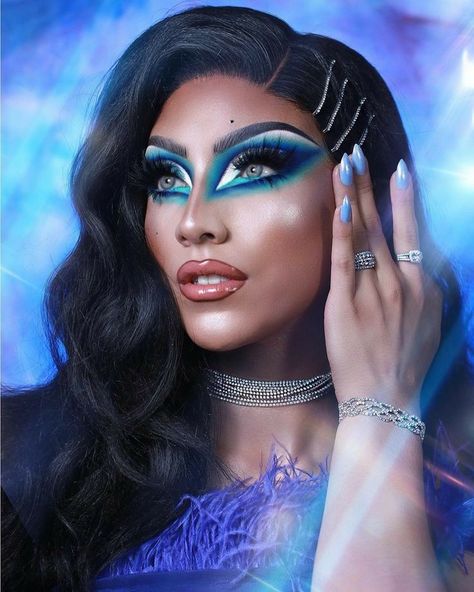 Blue Drag Makeup Looks, Blue Drag Makeup, Drag Queen Makeup Looks, Drag Eye Makeup, Drag Makeup Ideas, Drag Makeup Looks, Unconventional Makeup, Blue Makeup Looks, Drag Make-up