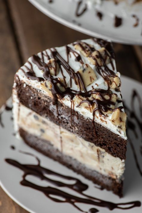 Cookie Dough Ice Cream Cake #cookiedough #icecreamcake #frozentreat #cake #dessert #dessertrecipe | chiselandfork.com Biscuit Ice Cream, Cookie Dough Ice Cream Cake, Homemade Ice Cream Cake, Cream Cake Recipe, Ice Cream Cake Recipe, Cookie Dough Ice Cream, Ice Cream Treats, Cake Fillings, Treat Recipes