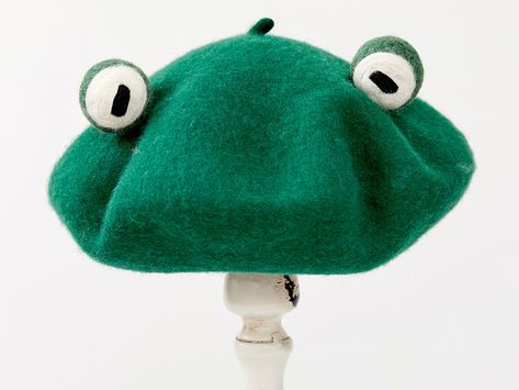 1.The frog beret.The frog's eyes are made of hand-made wool felt, creative and funny design, which is very funny to wear.I hope you will like this design. 2.Head circumference Size:Adult 56-59 cm (22.04-23.22 inch) If you feel the hat a bit tight, Please gently pull the opening part of the hat, which can be increased appropriately. 3.I will deliver the hat immediately after making it. Logistics speed: the journey may take 10-18 working days. may be slower special circumstances. Please wait patie Frog Beret, French Beret Hat, French Beret, Funny Frogs, Green Hat, Wool Berets, Green Hats, Beret Hat, Cute Hats