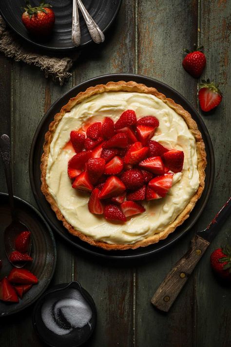 fresh strawberry tart Strawberry Cream Tart, Strawberry Pie Aesthetic, Strawberry Tart Recipe, Summer Baking Recipes, Pastry Filling, Summer Pie Recipes, Frozen Treats Recipes, Strawberry Tart, Strawberry Season