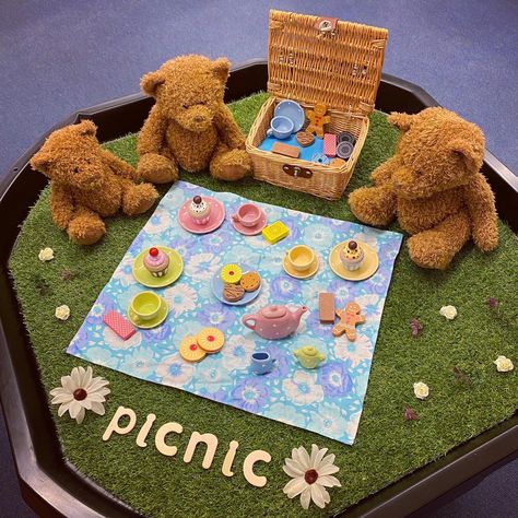 Tuff Tray Ideas Toddlers, Teddy Bears Picnic, Toddler Sensory Bins, Picnic Activities, Tuff Spot, Today's The Day, Eyfs Activities, Goldilocks And The Three Bears, Nursery Activities