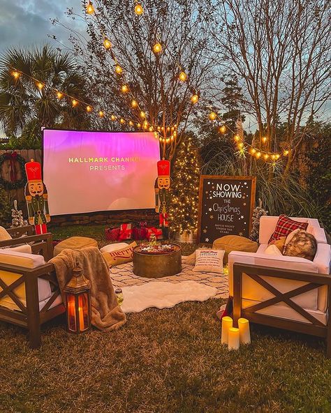 Backyard Movie Night Party, Summer Movie Night, Girls Night Movies, Christmas Movie Night, Backyard Movie Nights, Backyard Movie, Movie Night Party, Summer Movie, Patio Inspiration