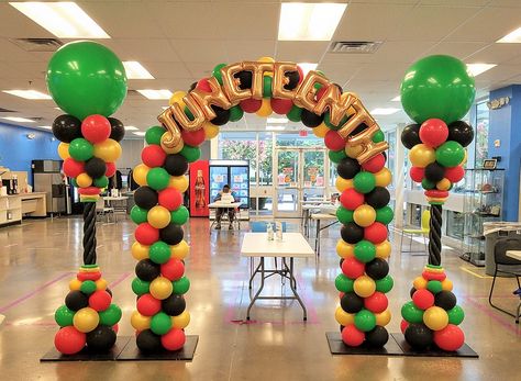 Juneteenth Parade Float Ideas, Juneteenth Balloon Arch, Family Reunion Balloon Decorations, Juneteenth Balloon Decor, Juneteenth Centerpiece Ideas, Juneteenth Party Decor Ideas, Juneteenth Balloon Garland, Family Reunion Backdrop Ideas, Juneteenth Party Ideas