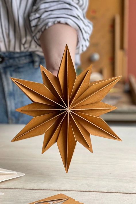 Origami Stella, Upcycle Ideas, Paper Lunch, Holiday 2022, Christmas Stars, Paper Wall Hanging, 3d Figures, Wood Stars, Wall Hanging Crafts