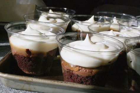 ~Copycat Dolcini from Olive Garden~ Chocolate Mousse Cake Filling, Chocolate Mousse Desserts, Easy Chocolate Mousse, Dark Chocolate Caramel, Olive Garden Recipes, Dark Chocolate Cake, Caramel Cream, Mousse Dessert, Dark Chocolate Cakes