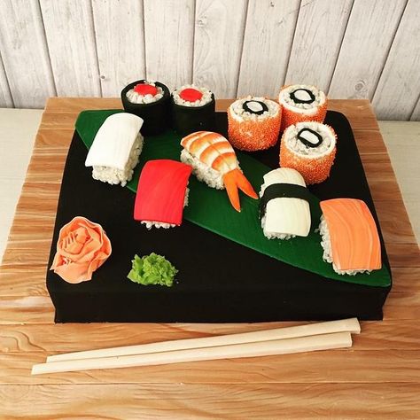 Sushi Cake Ideas, Sushi Surprise, Sushi Cake Birthday, Sushi Cakes, Impressive Cakes, Japanese Theme Parties, Sushi Birthday, Hot Pink Cakes, Ninja Cake