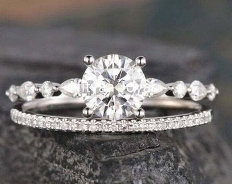 Moissanite Diamond Rings, Round Moissanite, Green Diamond, Eternity Band Diamond, Bridal Ring Set, Antique Diamond, Diamond Eternity, Moissanite Diamonds, White Ring