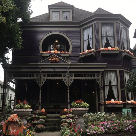 Muncie, IN's Historic 1892 Shaw House Dressed Up for Fall (PHOTOS) - Pricey Pads Gothic Houses, Shaw House, Gothic Homes, Arsitektur Art Deco, Historical Houses, Goth Houses, Black Houses, Victorian Beauty, Witch Cottage