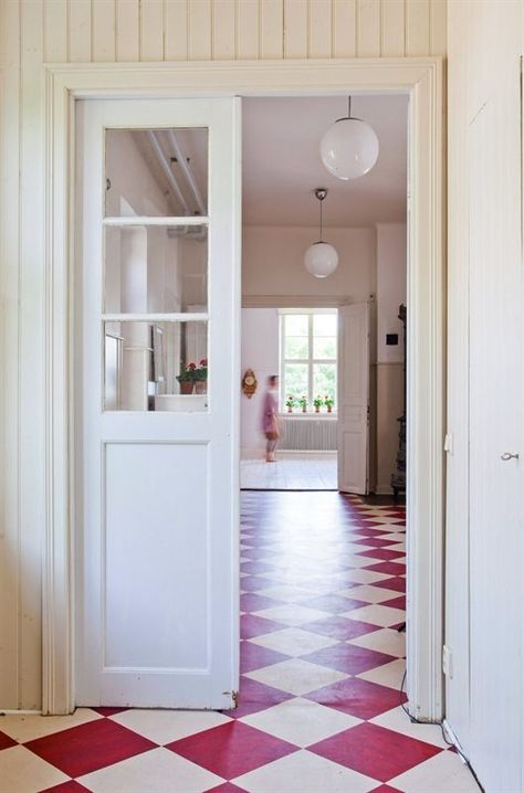 red white checked floor s Checkerboard Floor, Casa Country, Red Cottage, Painted Floor, White Cottage, Open Door, White Floors, Tile Flooring, Painted Floors