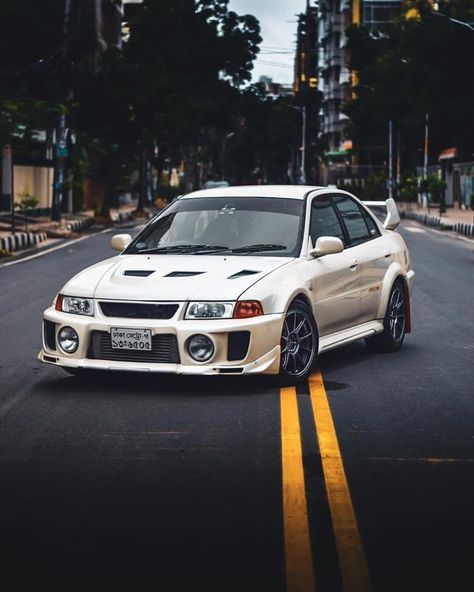 Mitsubishi Lancer EVO 5 Supra 2jz, Sports Cars Mustang, V Engine, Mitsubishi Lancer Evo, Mitsubishi Cars, Jdm Wallpaper, Lancer Evo, Evo X, Mitsubishi Evo