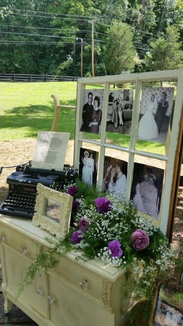 Diy Antique Wedding Decor, Memory Wall For Wedding, Antique Window Wedding Decor, Wedding Windows Ideas, Family Reunion Photo Display Ideas, Vintage Window Wedding Decor, Window Frame Wedding Decor, Window Pane Wedding Decor, Old Window Wedding Decor