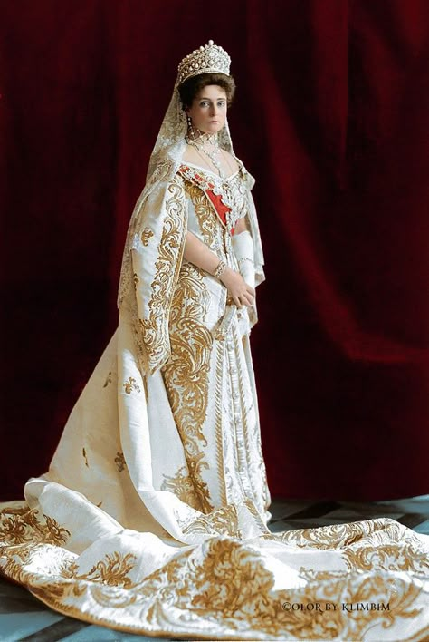 Russian Wedding Dress, Russian Dress, Imperial Fashion, Princesa Real, Royalty Fashion, Russian Wedding, Alexandra Feodorovna, 1800s Fashion, Court Dresses