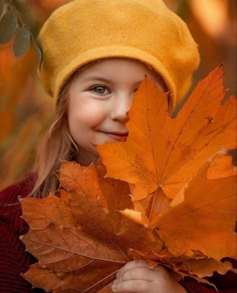 Autumn Kids Photoshoot, Shooting Photo Famille, Autumn Photography Portrait, Fall Baby Pictures, Daughter Photo Ideas, Magical Autumn, Kids Falling, Foto Kids, Toddler Photoshoot