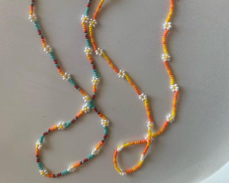 Homemade Necklaces, Beaded Braclets, Beads Craft Jewelry, Diy Collier, Beaded Jewelry Necklaces, Beaded Necklace Designs, Necklace Colorful, Beaded Jewlery, Bracelets Design