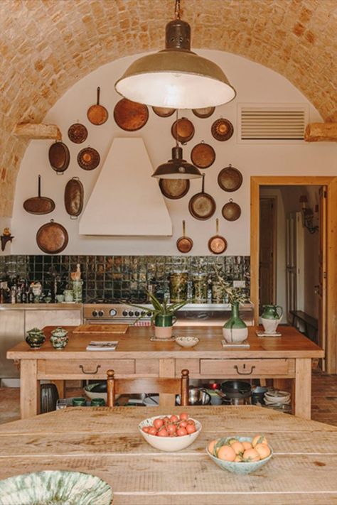 Rustic Country Kitchens, Old Stone Houses, Italian House, Italian Interior, Tuscan Villa, Casa Patio, Italian Home, Italian Villa, Italian Kitchen