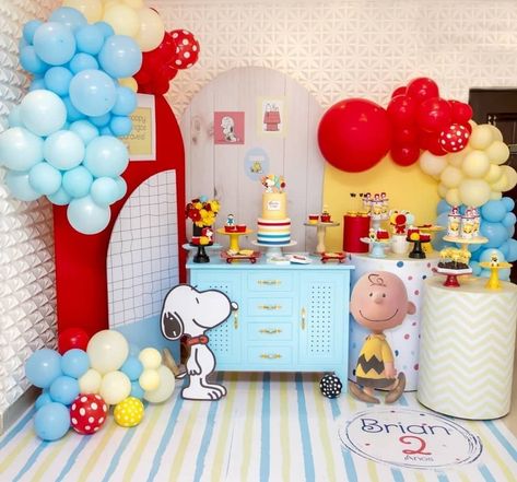 Snoopy Birthday Decorations, Snoopy Birthday Party, Snoopy Cake, Minnie Mouse Birthday Decorations, Snoopy Party, Snoopy Birthday, 1st Birthday Themes, Birthday Balloon Decorations