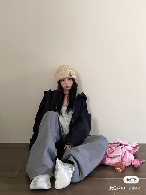 Korean Comfy Outfits, Cute Cozy Korean Outfits, Korean Beanie Outfit, Rain Outfits For Women, Outfits With Long Skirts, Snow Korean Outfits, Acubi Rainy Day, Acubi Fashion Comfy, Boyish Outfits