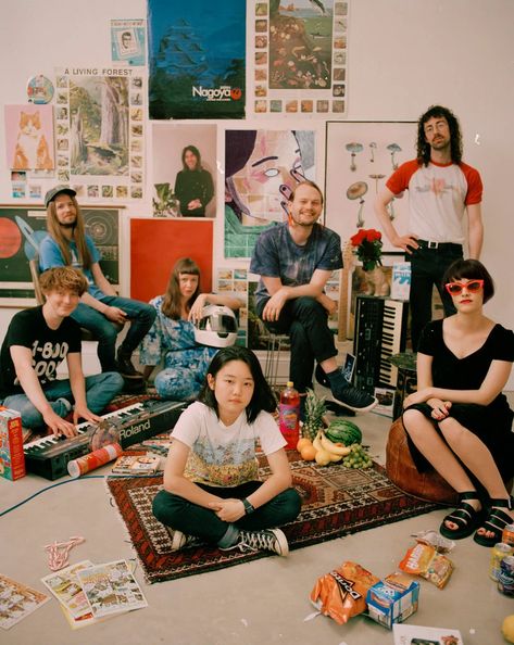 The New Indie Pop: Off-Kilter, Handmade, Whimsical and Emotional - The New York Times Yearbook Photoshoot, Retro Photoshoot, Band Photoshoot, Group Poses, Band Photography, Pochette Album, Group Photography, Photo Grouping, Funny Family