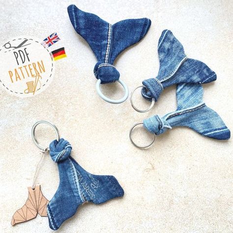 Learn to sew a whale keychain with this easy sewing pattern tutorial. Upcycle denim scraps with 5 fun #Sew_Ins #Whale_Sewing_Pattern #Denim_Whale #Artisanats_Denim Denim Repurpose Ideas, Denim Whale, Recycled Denim Projects, Artisanats Denim, Maker Ideas, Denim Scraps, Keychain Pattern, Denim Bag Patterns, Sewing Easy Diy