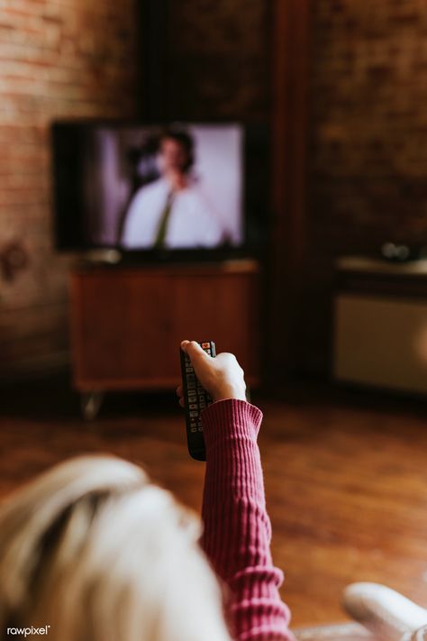 Person Watching Tv Aesthetic, Tv Aesthetic Watching, Watching Tv Photography, Blm Painting, Watching Tv Aesthetic, Girl Watching Tv, People Watching Tv, Cinemagraph Inspiration, Watching Movies Aesthetic