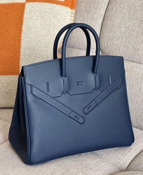 𝗖𝗹é 𝗣𝗿𝗶𝘃é𝗲 on Instagram: "🫐 #shadowbirkin latest shade #bleunavy - surfacing at a time which will make this a good deal (for new Colors) 🫐 Fresh NEW B25 Shadow Navy swift U 🫐" Shadow Birkin, Hermes Wishlist, Handbag Design, Hermes Handbags, How To Make Handbags, Givency Antigona Bag, Hermes Bags, Hermes Bag, Hermes Birkin