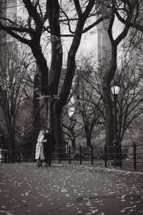 Film aesthetic photos engagement new york central park Central Park Aesthetic, New York Central Park, New York Film, New York Central, Aesthetic Photos, Film Aesthetic, Love Photography, Central Park, Aesthetic Photo